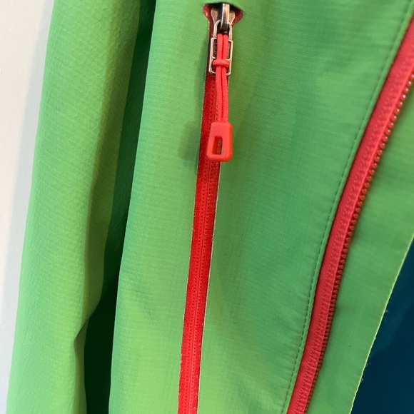 Patagonia Rain Jacket - Picture 9 of 9